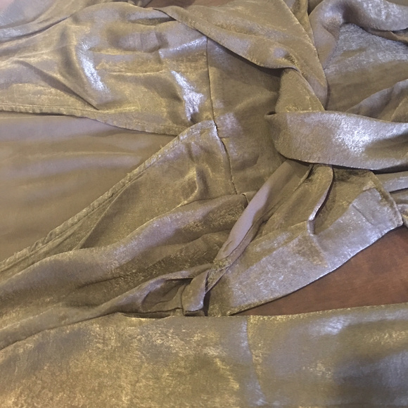 Beautiful Olive Green Tie Blouse - Picture 7 of 7